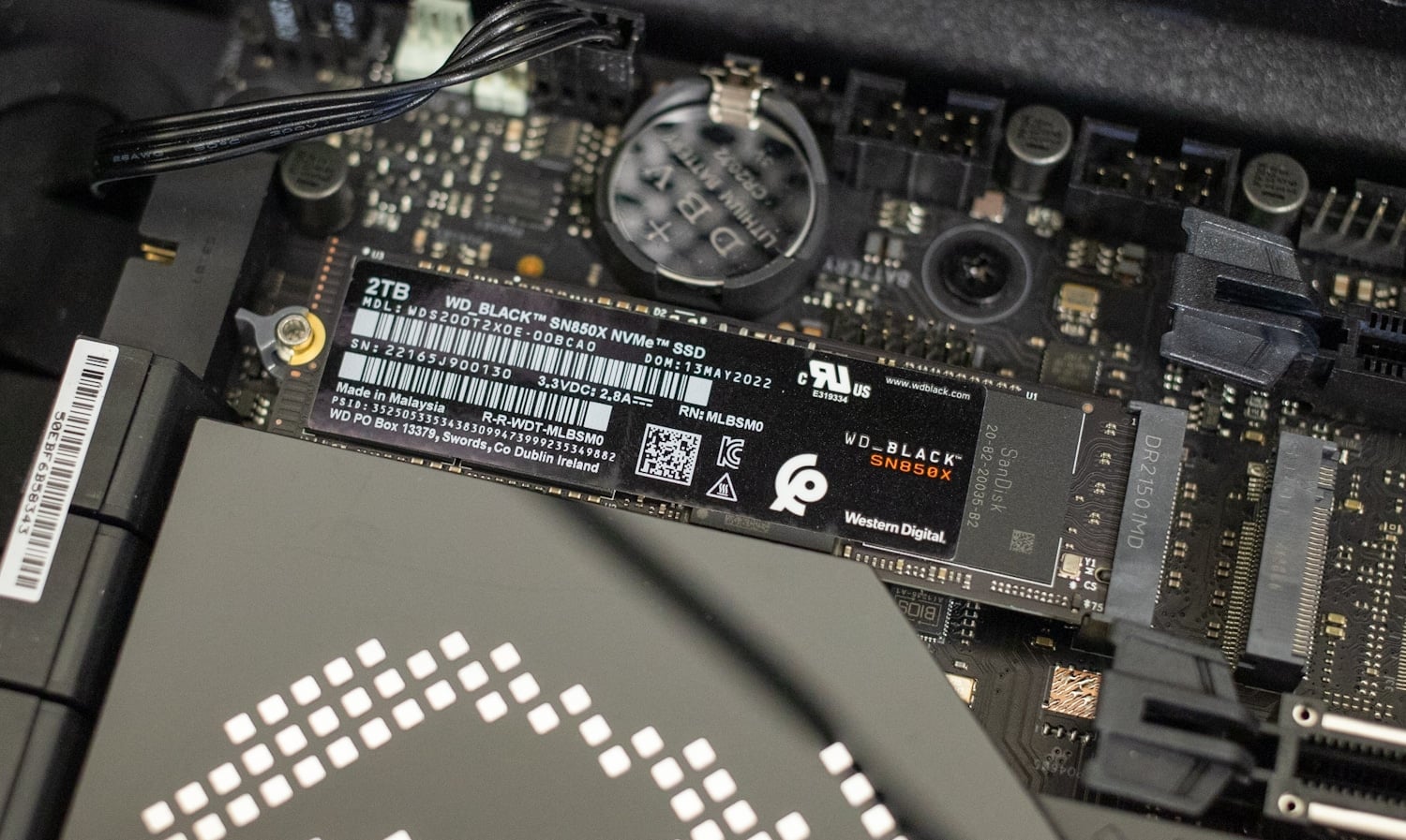 WD_BLACK SN850X NVMe SSD, product photo showing the drive and heatsink